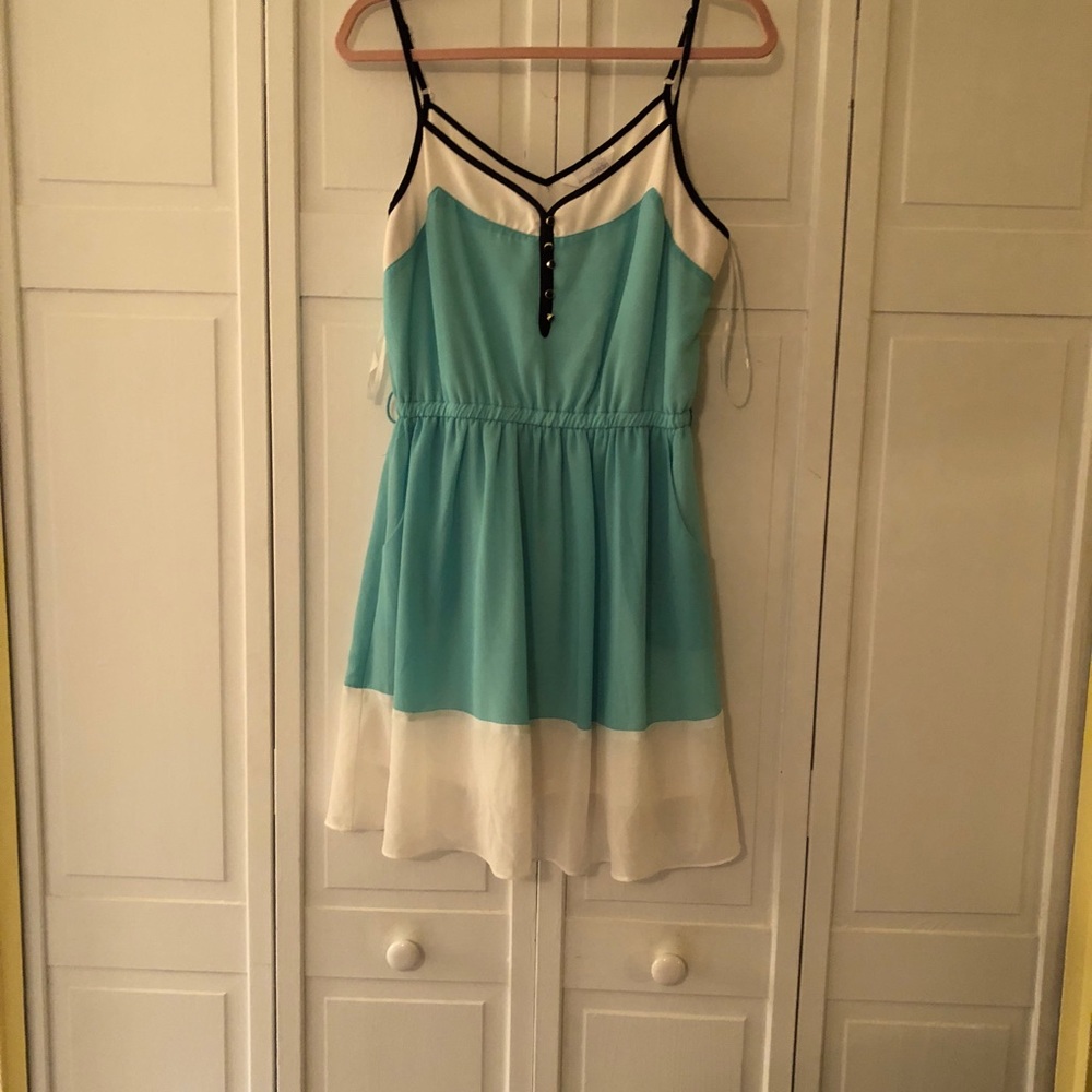 Dress - Picture 5 of 7